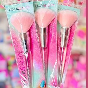 3 Piece Pink Makeup Brush Set